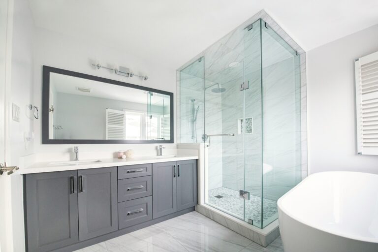 How to Choose Bathroom Tile That Handles Florida Humidity