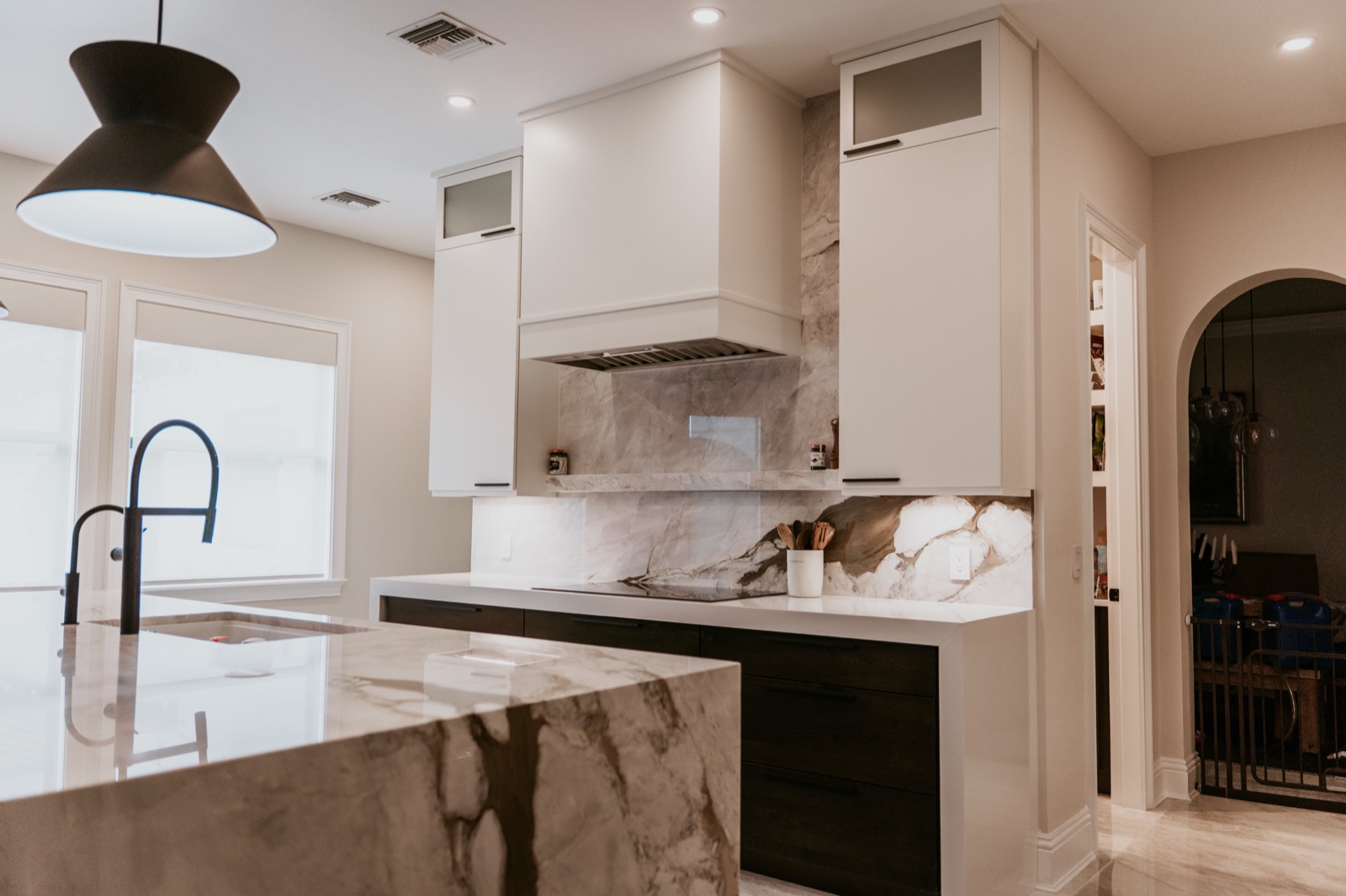 Alliance kitchen showing the working relationship between cooktop and island