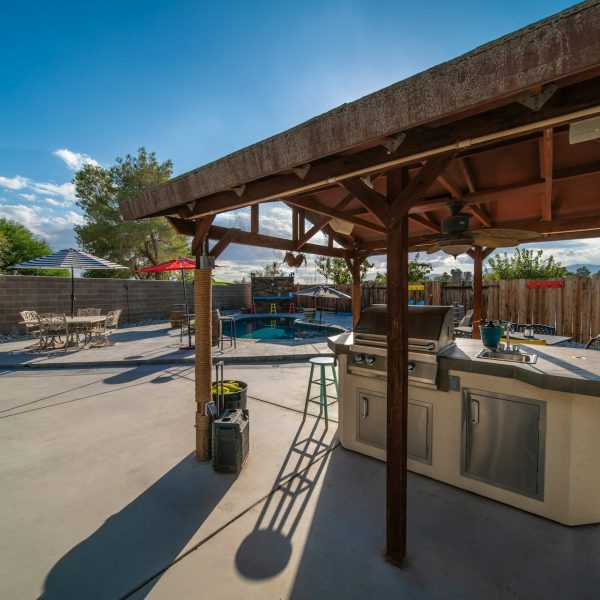 Outdoor Kitchen